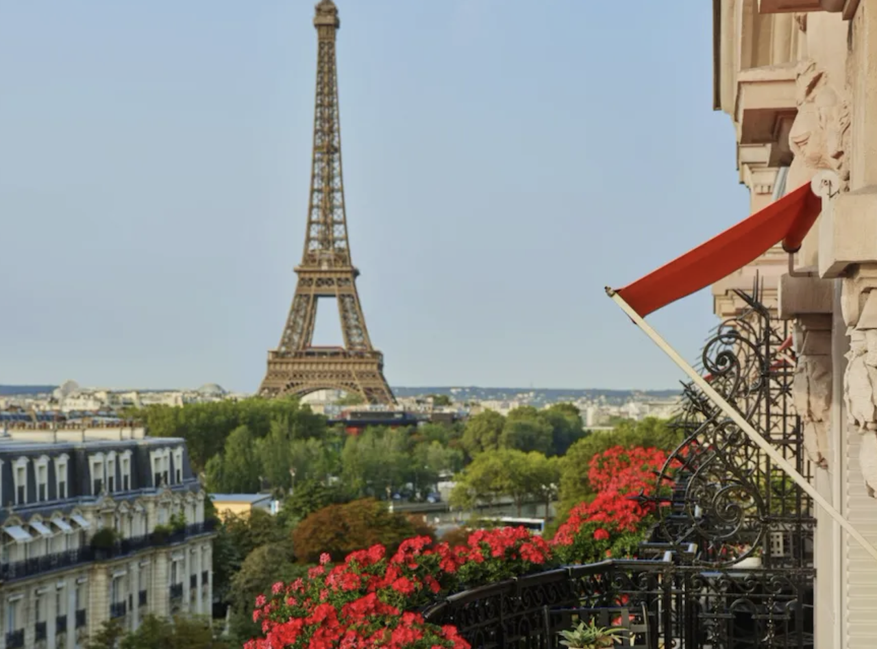Hôtel Plaza Athénée view of Eiffel Tower